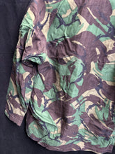 Lade das Bild in den Galerie-Viewer, Surplus British Army DPM Pattern Camouflaged Smock Windproof Cadet-160/84 - The Militaria Shop