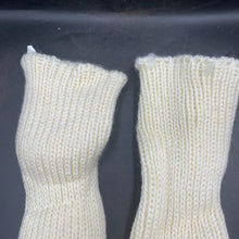 Lade das Bild in den Galerie-Viewer, British Army Issue Thick Cold Weather White Wool Wristlets Sleeves - The Militaria Shop