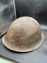 Lade das Bild in den Galerie-Viewer, Original WW2 British/Canadian Army Mk3 Turtle Combat Helmet - The Militaria Shop