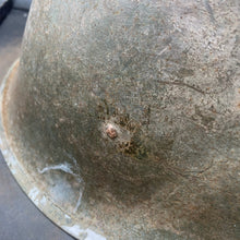 Lade das Bild in den Galerie-Viewer, Original WW2 British/Canadian Army Mk3 Turtle Combat Helmet - The Militaria Shop