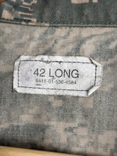 Charger l'image dans la galerie, Surplus US Air Force UCP Uniform Jacket 42 Long - The Militaria Shop