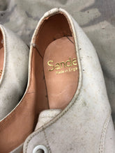 Load image into Gallery viewer, Genuine British Army Women's White Summer Shoes - WW2 Pattern - Size UK 2 L - The Militaria Shop