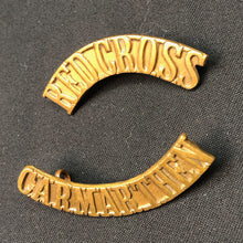 Load image into Gallery viewer, Original WW1/WW2 British Army Red Cross Carmarthen Brass Shoulder Title Set - The Militaria Shop