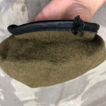 Lade das Bild in den Galerie-Viewer, Genuine British Army Beret - Guards Division - Size 55 - The Militaria Shop