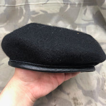 Lade das Bild in den Galerie-Viewer, Genuine British Army Forces Beret - RTR Royal Tank Regiment - Size 54 - The Militaria Shop