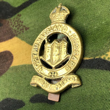 Lade das Bild in den Galerie-Viewer, Original WW1 British Cap Badge - Northumberland Hussars - The Militaria Shop
