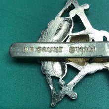 Lade das Bild in den Galerie-Viewer, Original British Army Cap Badge - Junior Leaders Regiment - The Militaria Shop