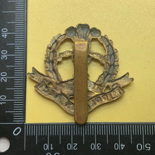 Load image into Gallery viewer, Original WW1/WW2 British Army Middlesex Regiment Cap Badge - The Militaria Shop
