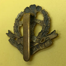 Load image into Gallery viewer, Original WW1/WW2 British Army Middlesex Regiment Cap Badge - The Militaria Shop