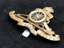 Charger l'image dans la galerie, Original WW1 British Army Royal Artillery Cap Badge - The Militaria Shop