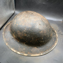 Lade das Bild in den Galerie-Viewer, Original British Army WW2 Combat Steel Helmet - The Militaria Shop