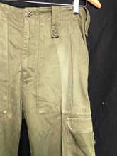 Lade das Bild in den Galerie-Viewer, Genuine British Army OD Green Lightweight Combat Trousers - Size 80/80/96 - The Militaria Shop