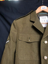 Charger l'image dans la galerie, Genuine British Army No.2 Dress Uniform Jacket - Grade 1 - Size 170/100/84 - The Militaria Shop
