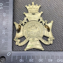 Lade das Bild in den Galerie-Viewer, Original WW2 Canadian Army Dufferin and Haldimand Rifles of Canada Cap Badge - The Militaria Shop