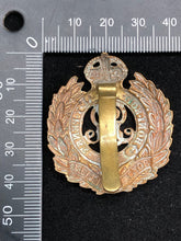 Charger l'image dans la galerie, Original WW1 British Army Royal Engineers GV Cap Badge - The Militaria Shop