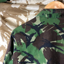 Charger l'image dans la galerie, Genuine British Army Lightweight Camouflaged Combat Jacket Woodland DPM 170/96 - The Militaria Shop