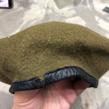 Lade das Bild in den Galerie-Viewer, Genuine British Army Beret - Yorkshire Regiment - Size 61 - The Militaria Shop