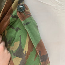 Charger l'image dans la galerie, Original British Army 68 Pattern DPM Camouflaged Smock - Size 1 - 36" Chest - The Militaria Shop
