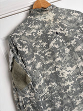 Charger l'image dans la galerie, Surplus US Army ACU Combat Uniform Jacket-Medium Long - The Militaria Shop