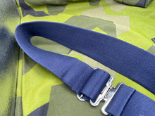 Charger l'image dans la galerie, Original British Royal Navy Blue Canvas Stable Belt - Approx 34" Waist - The Militaria Shop