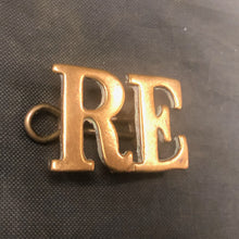 Lade das Bild in den Galerie-Viewer, Original WW1 British Army Royal Engineers RE Brass Shoulder Title - The Militaria Shop