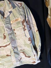 Charger l'image dans la galerie, Gulf War US Army DCU Camouflaged Combat Field Coat/Jacket - Small/Short - The Militaria Shop
