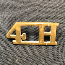 Load image into Gallery viewer, Original WW1 British Army Brass Shoulder Title - 4th Hussars - The Militaria Shop