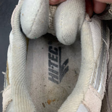 Load image into Gallery viewer, Genuine British Army Surplus White PT Running / Gym Shoes Trainers - Size UK 8 - The Militaria Shop