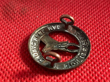 Lade das Bild in den Galerie-Viewer, Original WW2 South African Army Side Cap / Collar Badge - The Militaria Shop