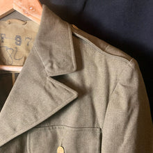Lade das Bild in den Galerie-Viewer, Original WW2 US Army Class A Dress Jacket 1940 - Private Ryan Prop - 38" Large - The Militaria Shop