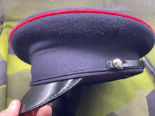 Lade das Bild in den Galerie-Viewer, Original British Army Yorkshire Regiment Peaked Cap - Size 56cm - The Militaria Shop