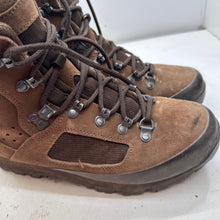 Load image into Gallery viewer, British Army Surplus Brown Leather Combat Boots - Iturri - Size UK 7 M - The Militaria Shop