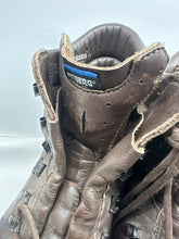 Lade das Bild in den Galerie-Viewer, British Army Surplus Brown Leather Combat Boots - Altberg - Size UK 9 M - The Militaria Shop