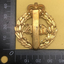 Charger l'image dans la galerie, Genuine British Army 2nd Dragoon Guards Cap Badge - The Militaria Shop