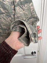 Charger l'image dans la galerie, Surplus US Air Force UCP Uniform Jacket 36R - The Militaria Shop
