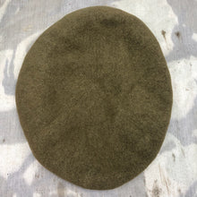 Lade das Bild in den Galerie-Viewer, Genuine British Army Beret - Guards Division - Size 55 - The Militaria Shop