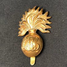 Load image into Gallery viewer, Original WW1 British Army Cap Badge - Honourable Artillery Company - The Militaria Shop
