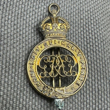 Load image into Gallery viewer, Original WW1 British Army Cap Badge - Grenadier Guards - The Militaria Shop