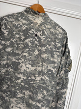 Charger l'image dans la galerie, Surplus US Army ACU Combat Uniform Jacket-Medium Long - The Militaria Shop