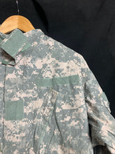 Load image into Gallery viewer, US Army Issue ACU Digicam Digital Camouflage Ripstop Shirt - Medium Regular - The Militaria Shop