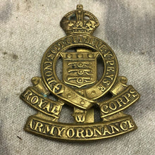 Charger l'image dans la galerie, Original British Army Royal Army Ordnance Corps RAOC Cap Badge - The Militaria Shop