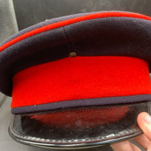 Lade das Bild in den Galerie-Viewer, British Army Peaked Cap - Royal Artillery - Size 58cm - The Militaria Shop