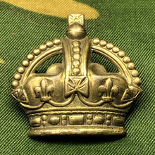 Lade das Bild in den Galerie-Viewer, Original WW1/WW2 British Army Rank Crown - The Militaria Shop