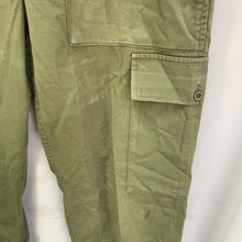 Charger l'image dans la galerie, Genuine British Army Surplus Lightweight Men's Trousers - Size 80/80/96 - The Militaria Shop