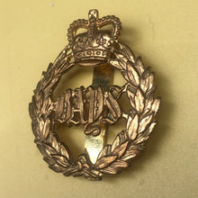 Charger l'image dans la galerie, Genuine British Army 2nd Dragoon Guards Cap Badge - The Militaria Shop