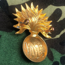 Load image into Gallery viewer, Original WW2 British Army Cap Badge - Honourable Artillery Company - The Militaria Shop
