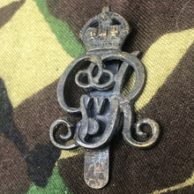 Charger l'image dans la galerie, Original WW1 British Army Norfolk Yeomanry George V Cap Badge - The Militaria Shop