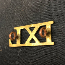 Lade das Bild in den Galerie-Viewer, Original WW1 British Army Brass Shoulder Title - 9th Lancers IXL Regiment - The Militaria Shop