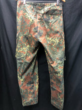 Charger l'image dans la galerie, Genuine German Army Issue G1 Flecktarn Camouflaged Combat Trousers - W:31" L:26" - The Militaria Shop