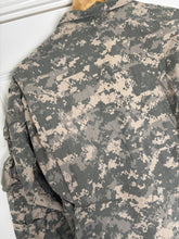Charger l'image dans la galerie, Surplus US Army ACU Combat Uniform Jacket-Medium-Long - The Militaria Shop